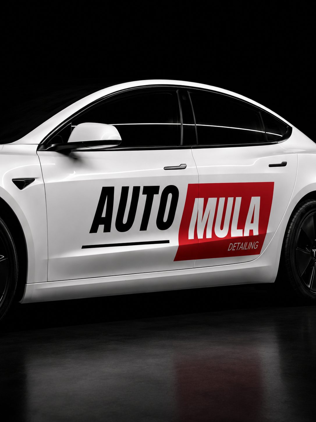Tesla mit AUTO MULA Detailing Fahrzeugbeschriftung als Beispiel für Werbetechnik