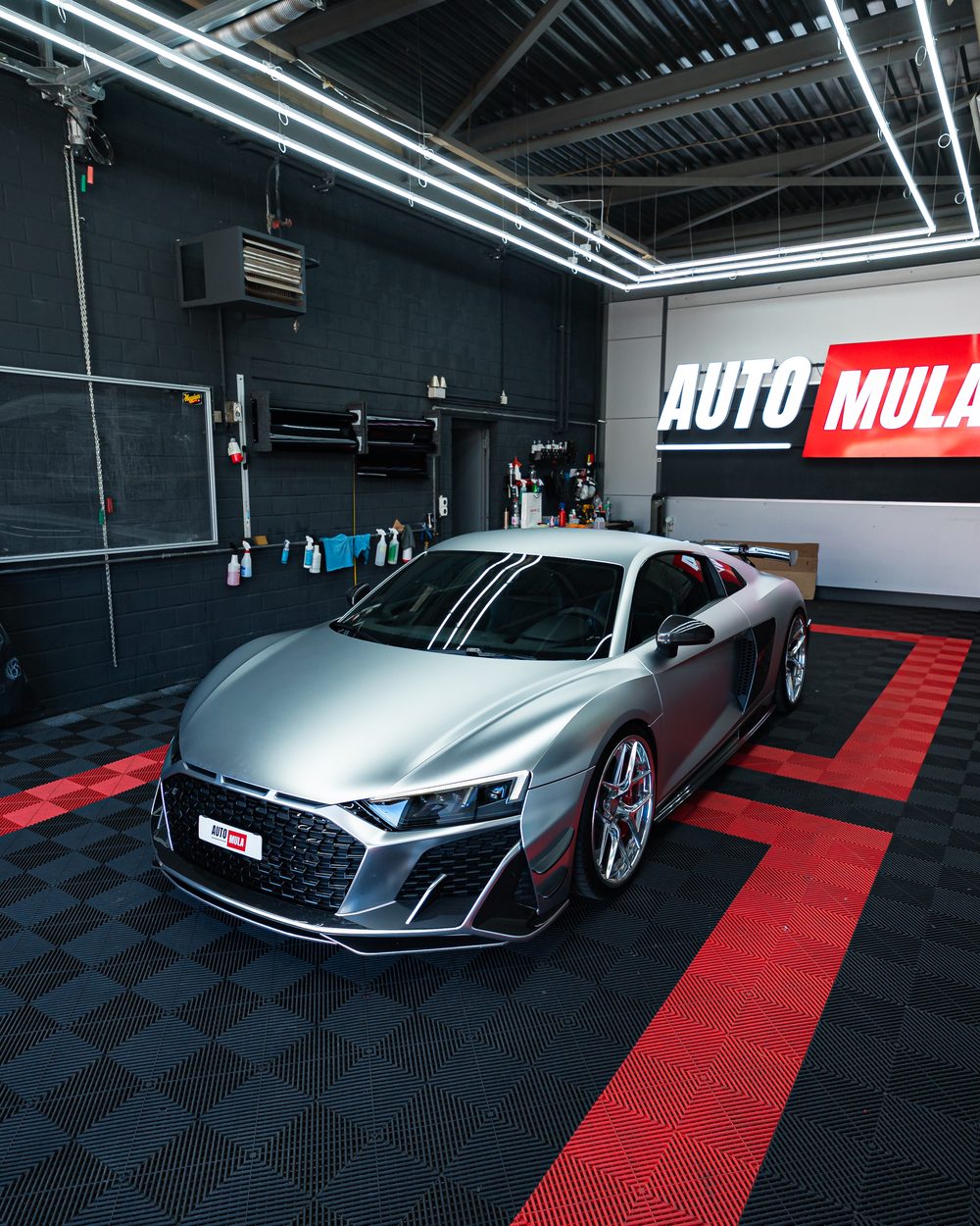 Audi R8 mit Folierung in der AUTO MULA Werkstatt Wohlen AG